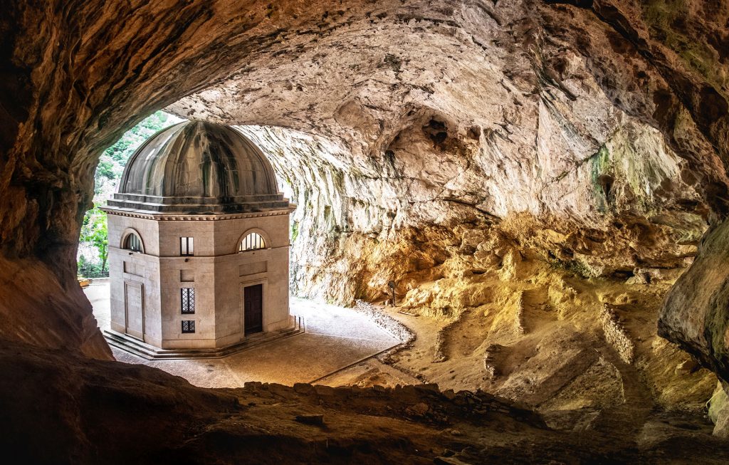 Il tempio della chiesa di Valadier