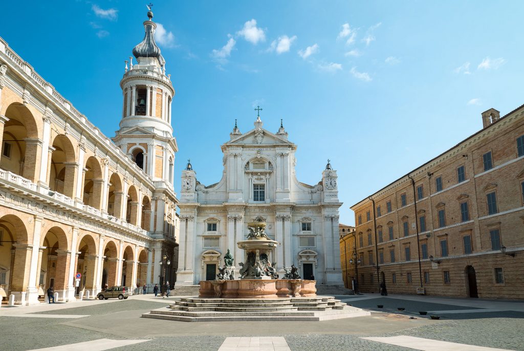 La piazza antistante il Santuario di Loreto